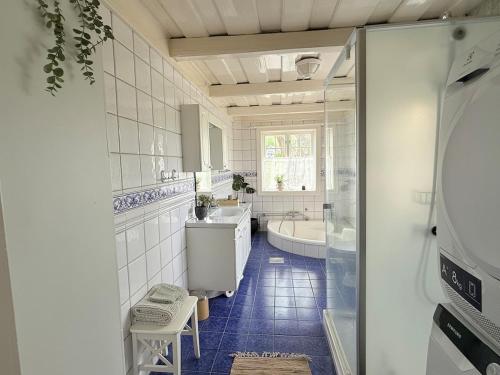 Koupelna v ubytování Farm stay at Løkka farm