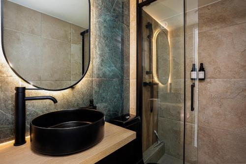 a bathroom with a black sink and a shower at Le petit Paris in Villejuif