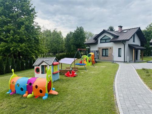 Ο χώρος παιχνιδιού για παιδιά στο RABA RESORT - Domki i Apartamenty pod Krakowem