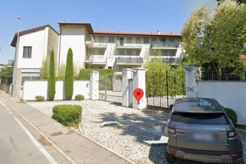 Το κτήριο όπου στεγάζεται  το διαμέρισμα