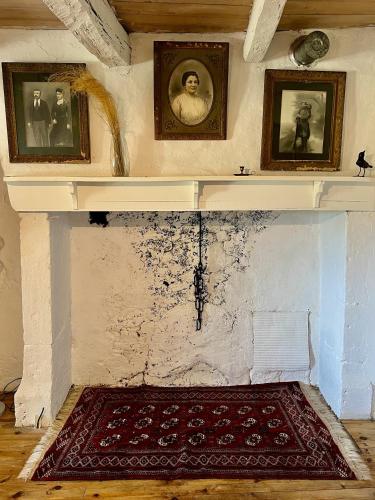 a room with two pictures on the wall and a rug at Gîte La Vésarnie in Montaigu-de-Quercy