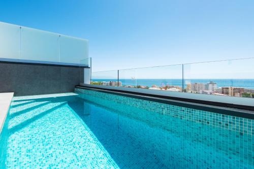 DelSol Villa - Modern Private Pool Villa Short Walk to Beach