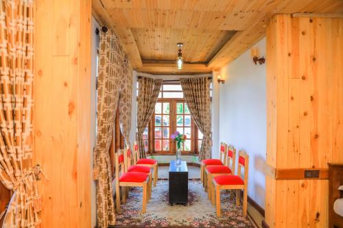 a room with a row of chairs and a table at Single Tree Villa in Nuwara Eliya