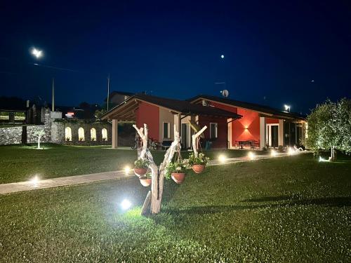 a house with lights in a yard at night at B&B da Rosy in Lazise