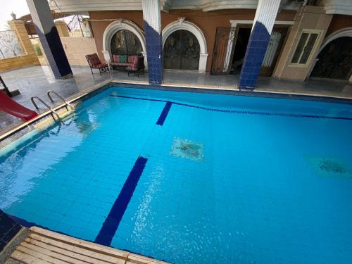 Piscine de l'établissement Triangle Pyramids Boutique ou située à proximité