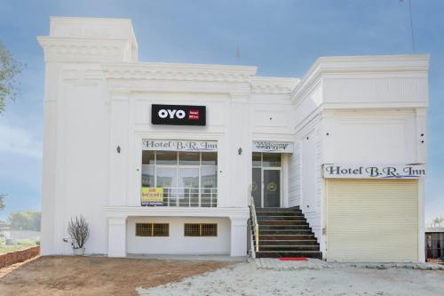 a white building with an oo sign on it at Hotel O BR INN in Alīgarh
