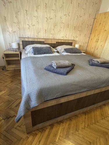 Кровать или кровати в номере Zoya Apartman