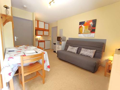 T2 Cabine avec Balcon au Cœur des Thermes - 6 Pers, Parking, Proche Télécabines, Équipé Tout Confort - FR-1-457-230