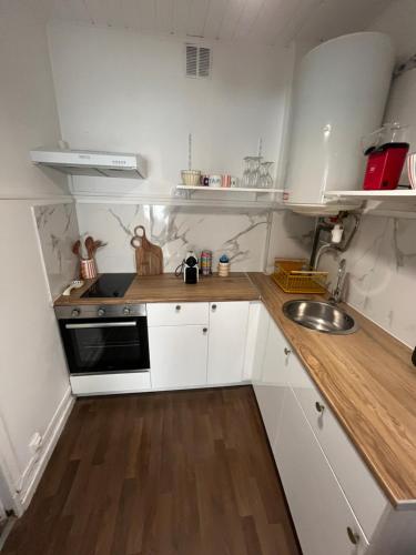 Η κουζίνα ή μικρή κουζίνα στο Appartements Cosy, Centre de Rosendaël, HomyNest