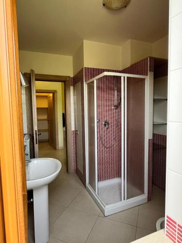 a bathroom with a shower and a sink at Il Rifugio dell'Orso in Castel di Sangro