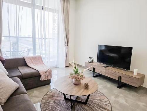 Southside Spacious & Sleek - 2BR