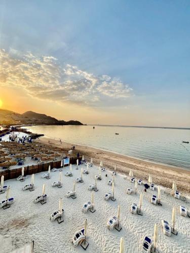 Foto dalla galleria di Porto Sokhna Pyramids Sea View for family a Ain Sokhna