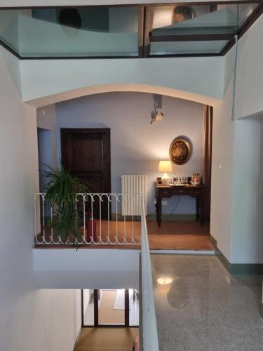a staircase in a house with a table in the background at B&B Casa Zia Cianetta Residenza di Campagna in Capodacqua di Foligno