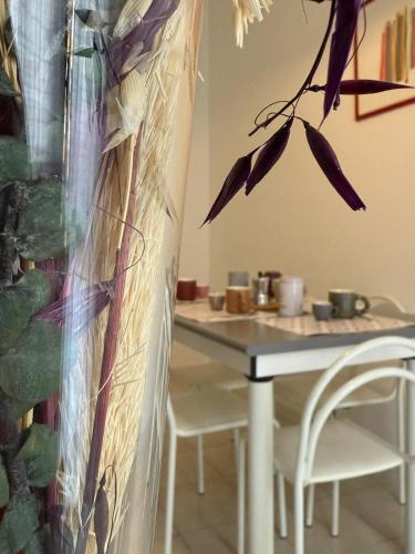 a table and a chair and a table with a flower at SOLEeSALE in Pescara