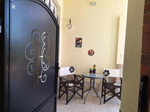 a door leading into a dining room with a table at Little Suite Kaidi in Selargius