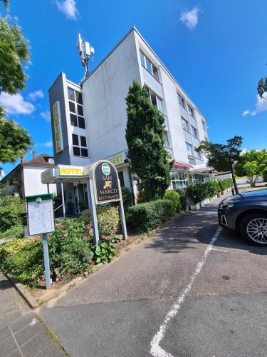 a car parked in front of a building at Hotel Stiftswingert in Mainz