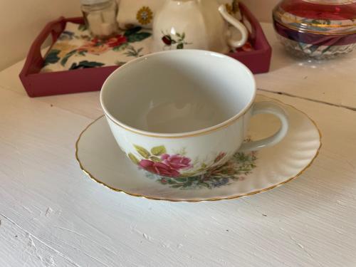 Utensilios para hacer té y café en Villa Henrita im Elsass