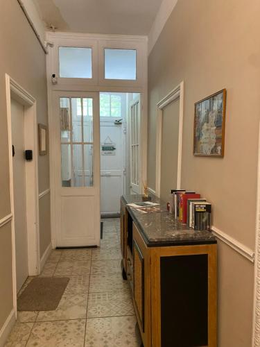 Kuchyň nebo kuchyňský kout v ubytování Carcassonne Bastide Appartements