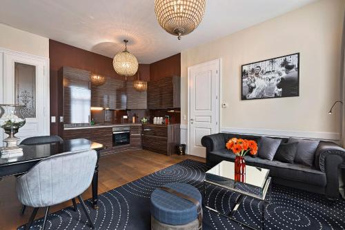 a living room with a couch and a table at 6 rooms in Vienna