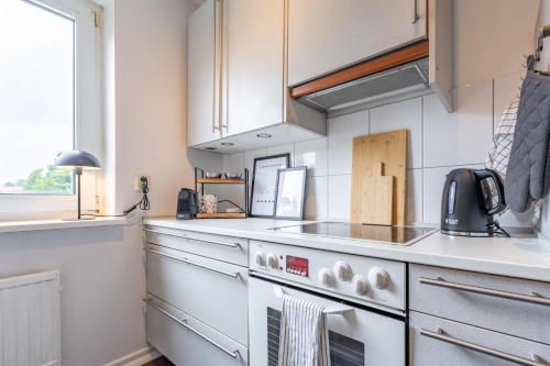 Η κουζίνα ή μικρή κουζίνα στο Apartmenthaus in Neumünster
