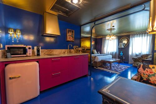 Glam Taoo Hotel Apartamento Boutiqueにあるキッチンまたは簡易キッチン