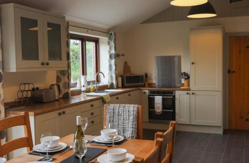 Kuchyň nebo kuchyňský kout v ubytování Scenic Cottage Escape in Wales