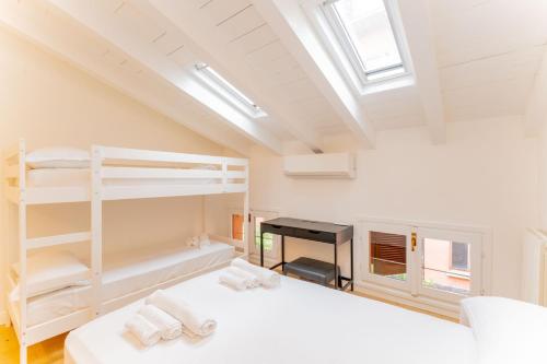 New Exclusive Apartment FONDAZIONE PRADA Tram to Duomo photo 9