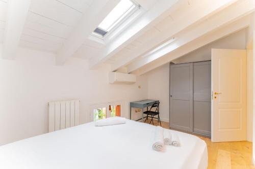 New Exclusive Apartment FONDAZIONE PRADA Tram to Duomo photo 7