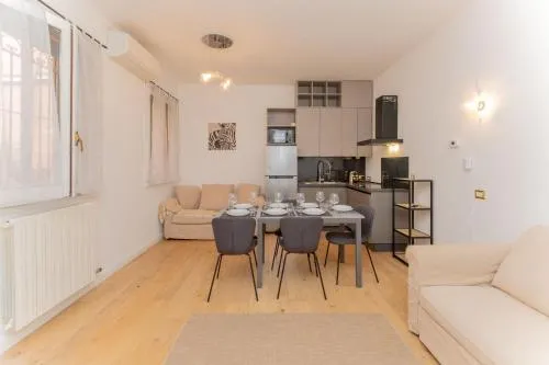 New Exclusive Apartment FONDAZIONE PRADA Tram to Duomo photo 1