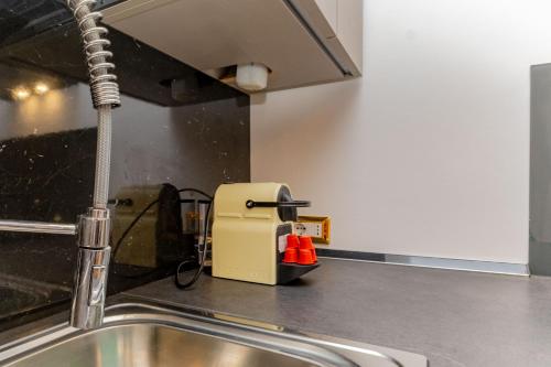 New Exclusive Apartment FONDAZIONE PRADA Tram to Duomo photo 28