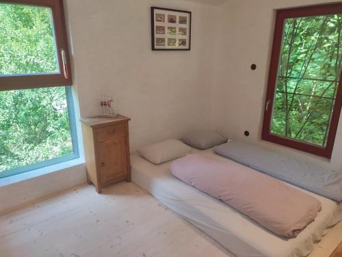 Postel nebo postele na pokoji v ubytování Romantic cottage Slapy - Renovated