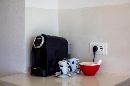 Tetera y cafetera en Lekas Room