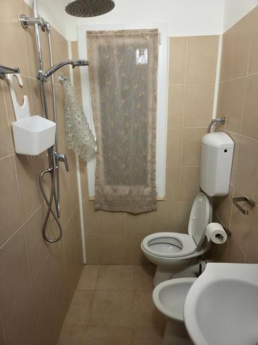 Bilik mandi di Mansarda Petrarca