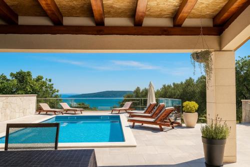 Holiday house Doris with pool, garden and view