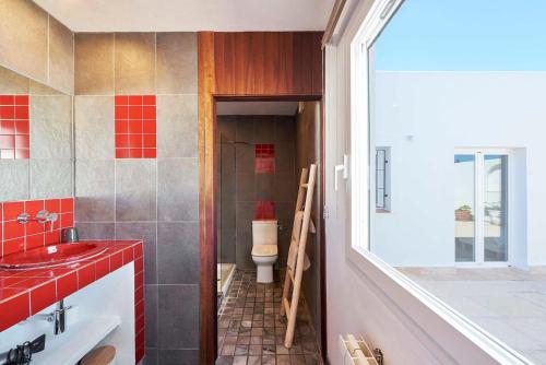 Koupelna v ubytování Secluded 6 Bedroom Retreat in Ibiza, 1033