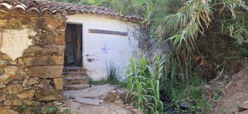 an old building with a door in the side of it at Casa Spa d'Alma in Monchique