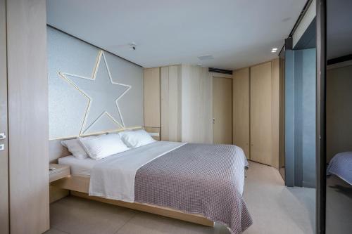 Infinity Sea View Apartment - White Tower Central
