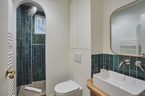 Apartment Eiffel Tower Trocadero by Studio Prestige