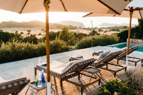 Tranquil Oasis: 5 Bedroom Villa in Ibiza City,1002