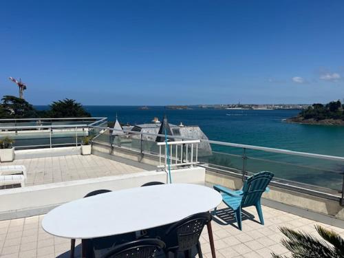 Le Crystal-studio terrasse pleine vue mer