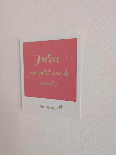 a sign on a wall that reads judka new patient cant be pancakes at Charmant duplex 100m2 in Mouchard