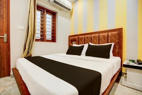 Ένα ή περισσότερα κρεβάτια σε δωμάτιο στο Hotel O Pankh