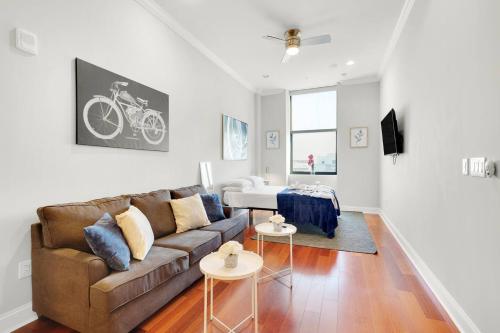 a living room with a couch and a table at XL Studio - Stylish Studio with Rooftop Pool in Philadelphia