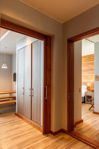 an open door in a room with a bedroom at Hotel y Cabañas El Parque in Villarrica