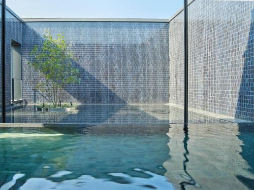 Бассейн в Mitsui Garden Hotel Fukuoka Nakasu или поблизости
