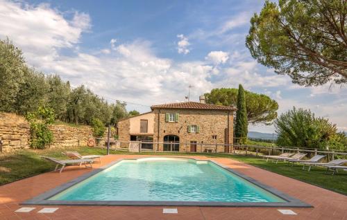 Πισίνα στο ή κοντά στο 5 Bedroom Gorgeous Home In Arezzo