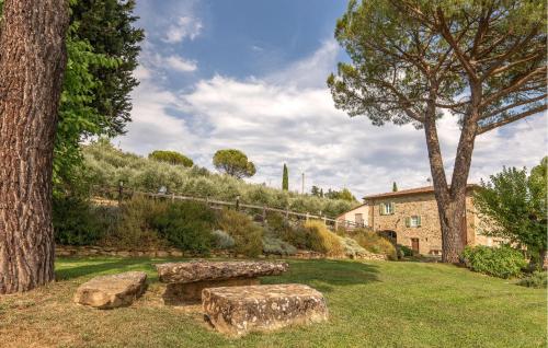 Κήπος έξω από το 5 Bedroom Gorgeous Home In Arezzo