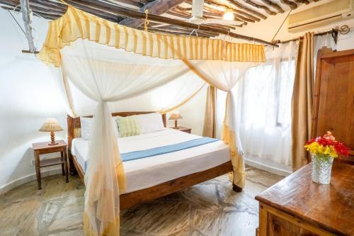 Katil atau katil-katil dalam bilik di Casa Di Mia Luxury 4 br Villa with Pool and 3 min to the beach