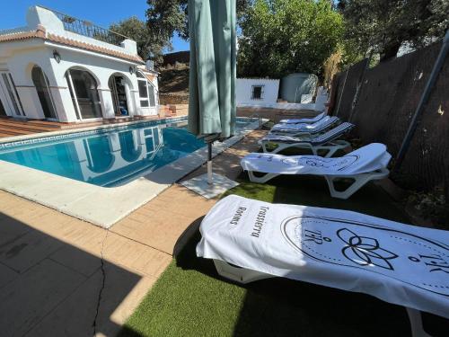 TrassierraRooms - Casa a 10 min de Córdoba 3 habitaciones piscina compartida