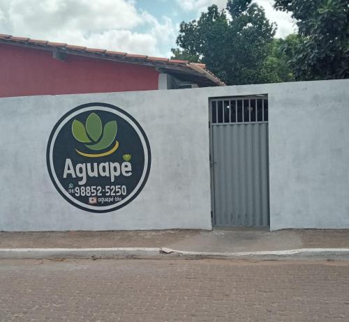 a sign on the side of a wall with a door at Aguapé quarto 3 in Barreirinhas